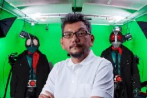 Hideaki Anno é hospitalizado com uma fratura na perna esquerda